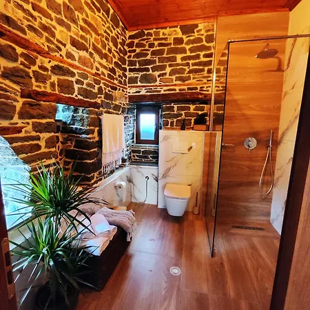 Stone In Old Town - Private Parking & Views Gjirokastër