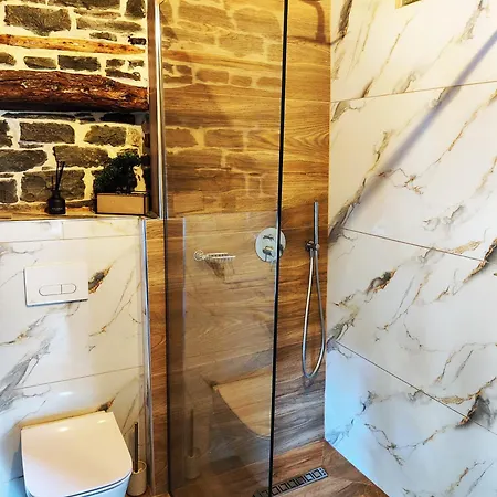 Stone In Old Town - Private Parking & Views *