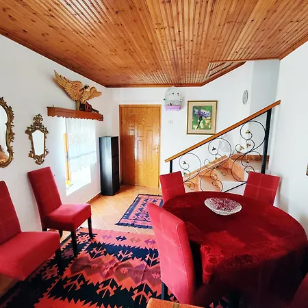 Stone In Old Town - Private Parking & Views *
